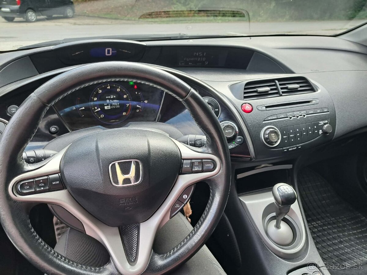 Predám hondu civic 1.8 benzin 103kw - 9