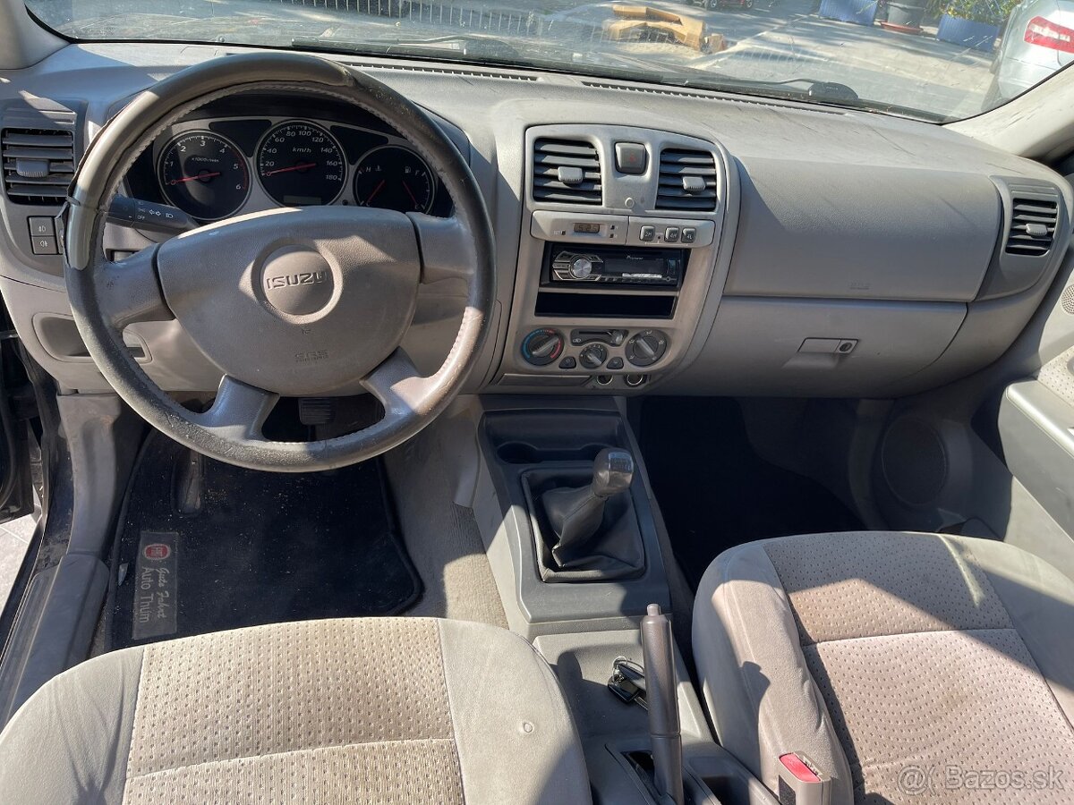 ISUZU D-MAX 3.0 TD 4X4 MANUÁL - 9