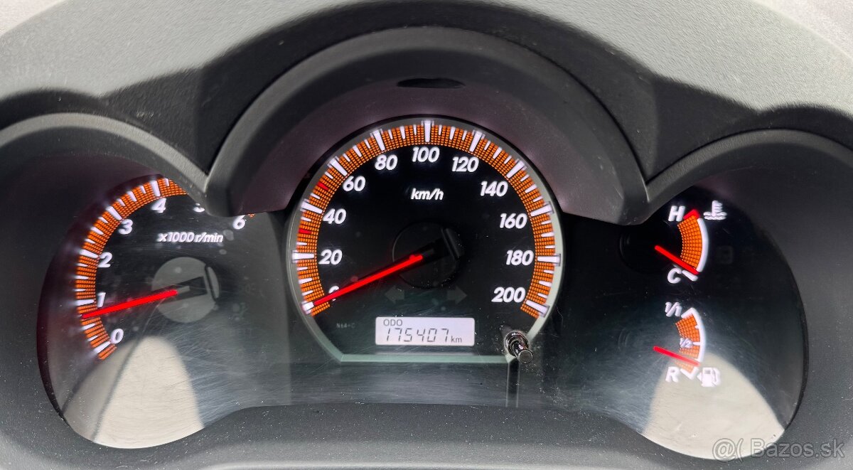 TOYOTA HILUX - 9