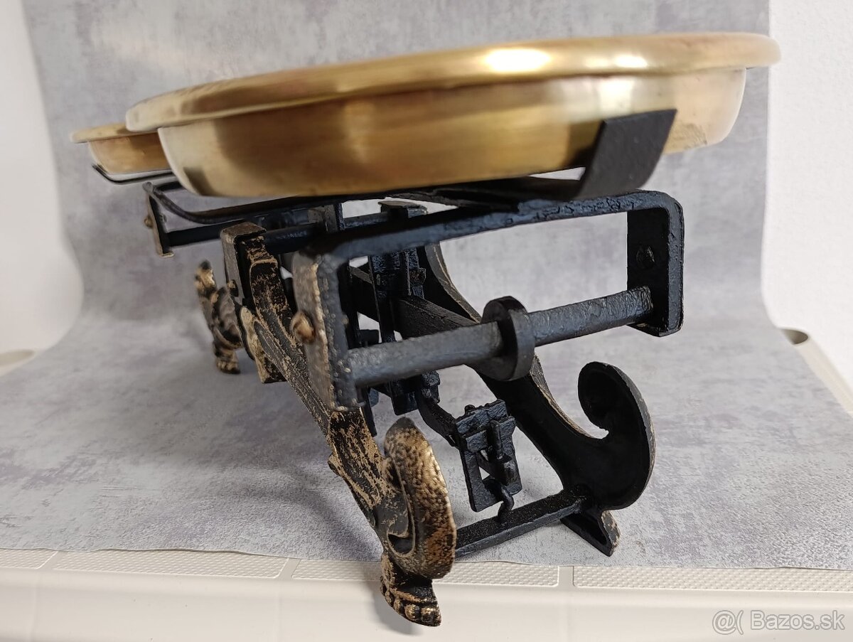 Staré pekne dvoumiskové váhy se ženou po kompletní renovaci - 9