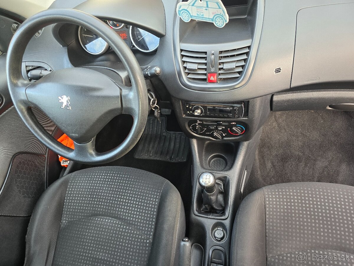 Predám Peugeot 206+ 1.4 benzín r.v.2009 - 9