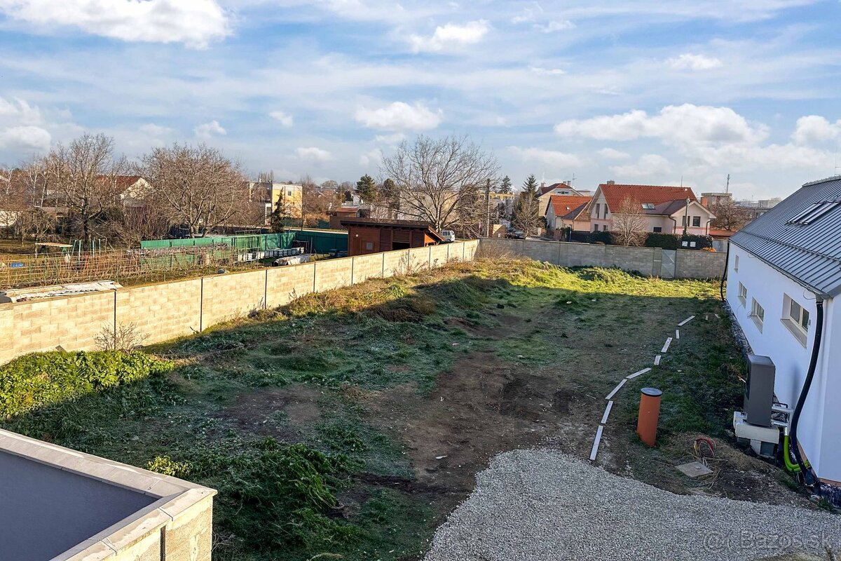 Na PREDAJ Slnečný, stavebný pozemok ,oplotený v obľúbene - 9