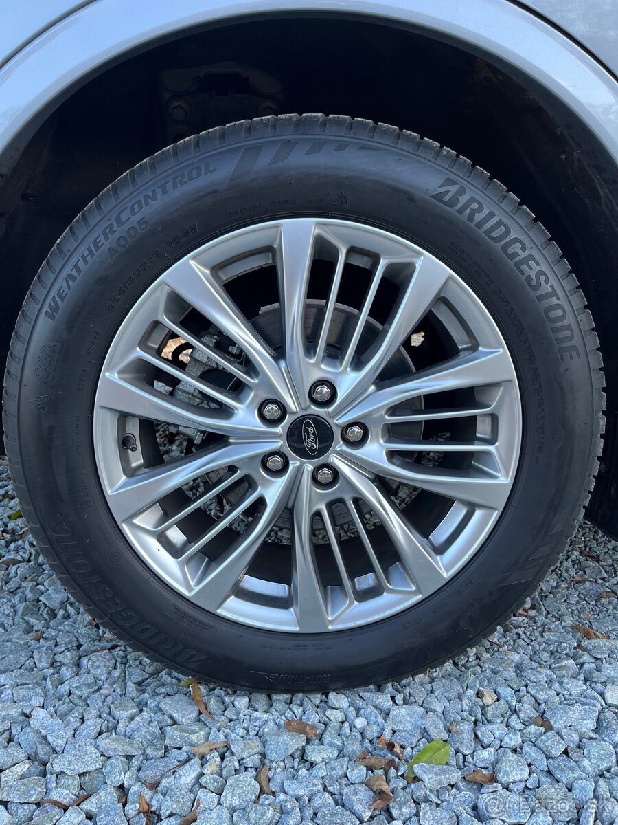 Ford Kuga PHEV Vignale - v záruke, top stav. - 9