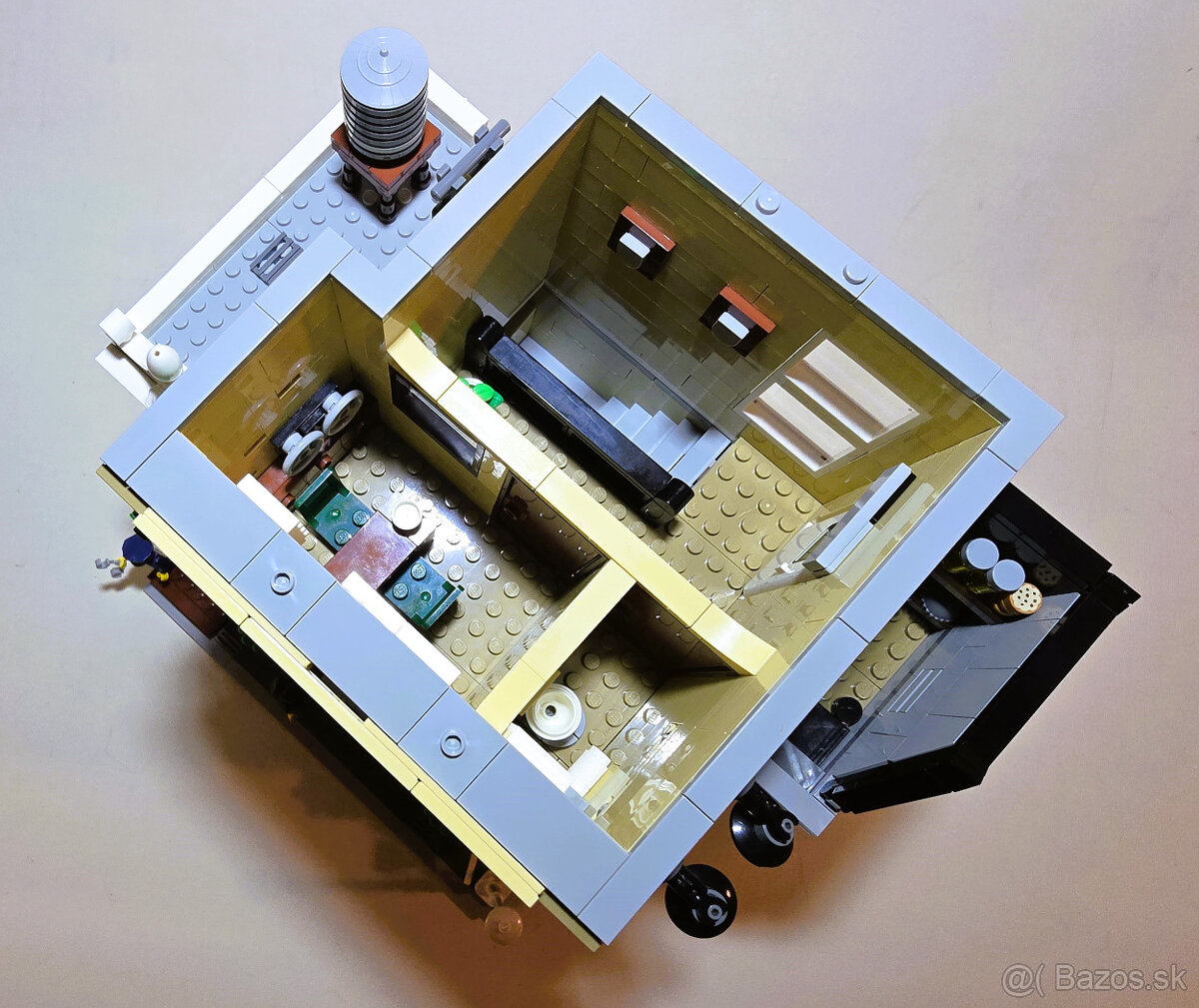 10278 LEGO Police Station - 9