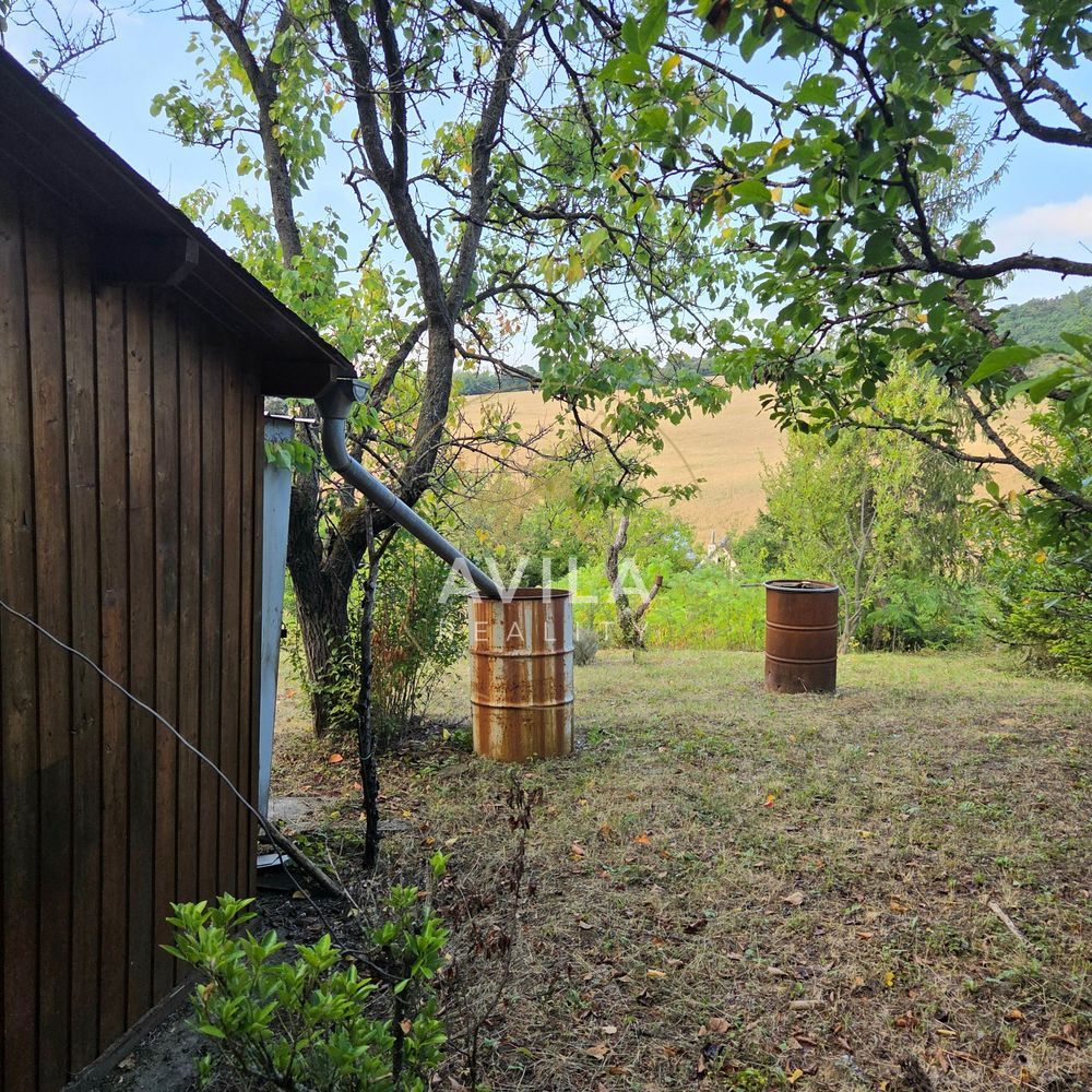 416 m² zelene a pokoja – na predaj záhrada s chatkou v Čacht - 9