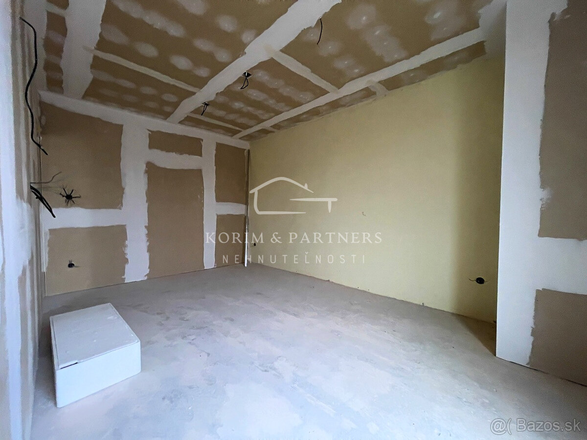 NOVÁ CENA Nadštandardný rodinný dom so začatou rekonštru - 9