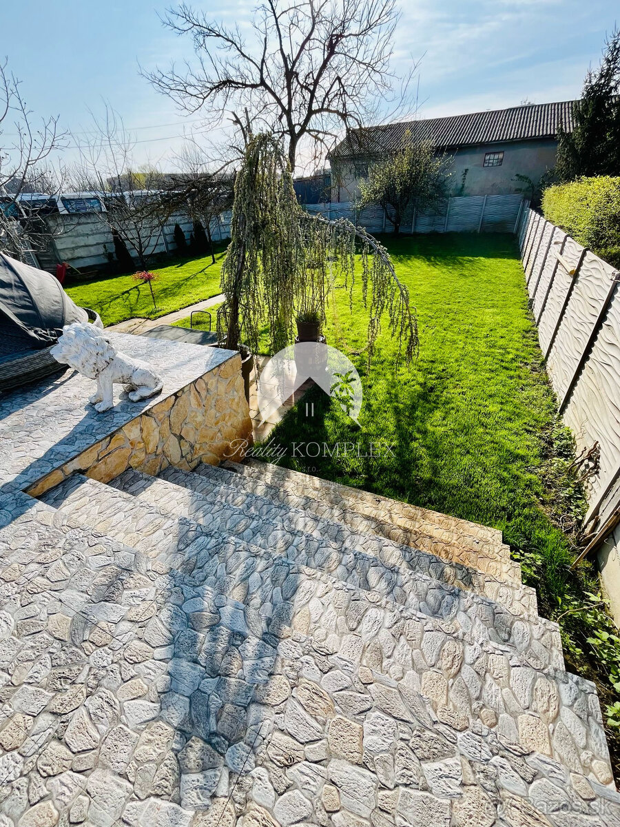 Reality KOMPLEX s.r.o. Vám ponúka nadštandarný rodinný dom v - 9