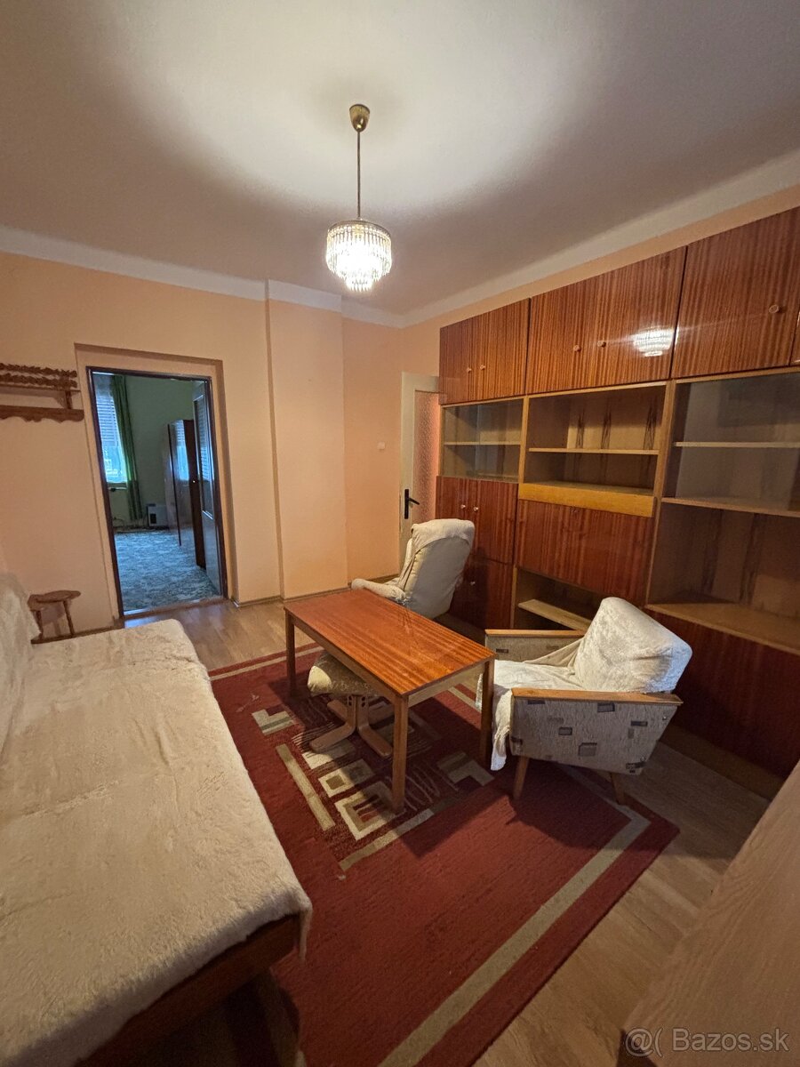 Predám 4 izbový dom v obci Ňárad - 9