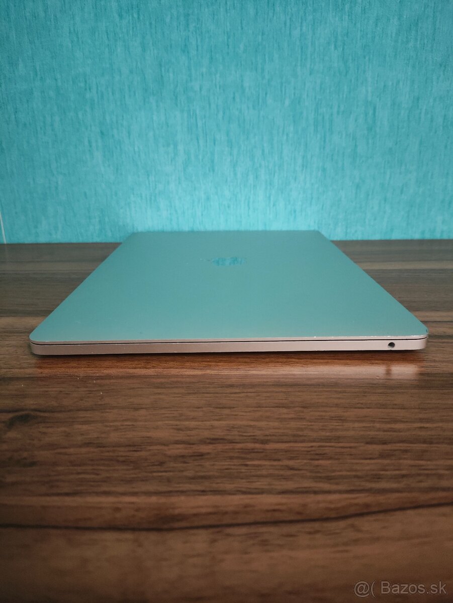 MacBook Pro 2017 | i5 • 16GB • 256GB SSD - 9