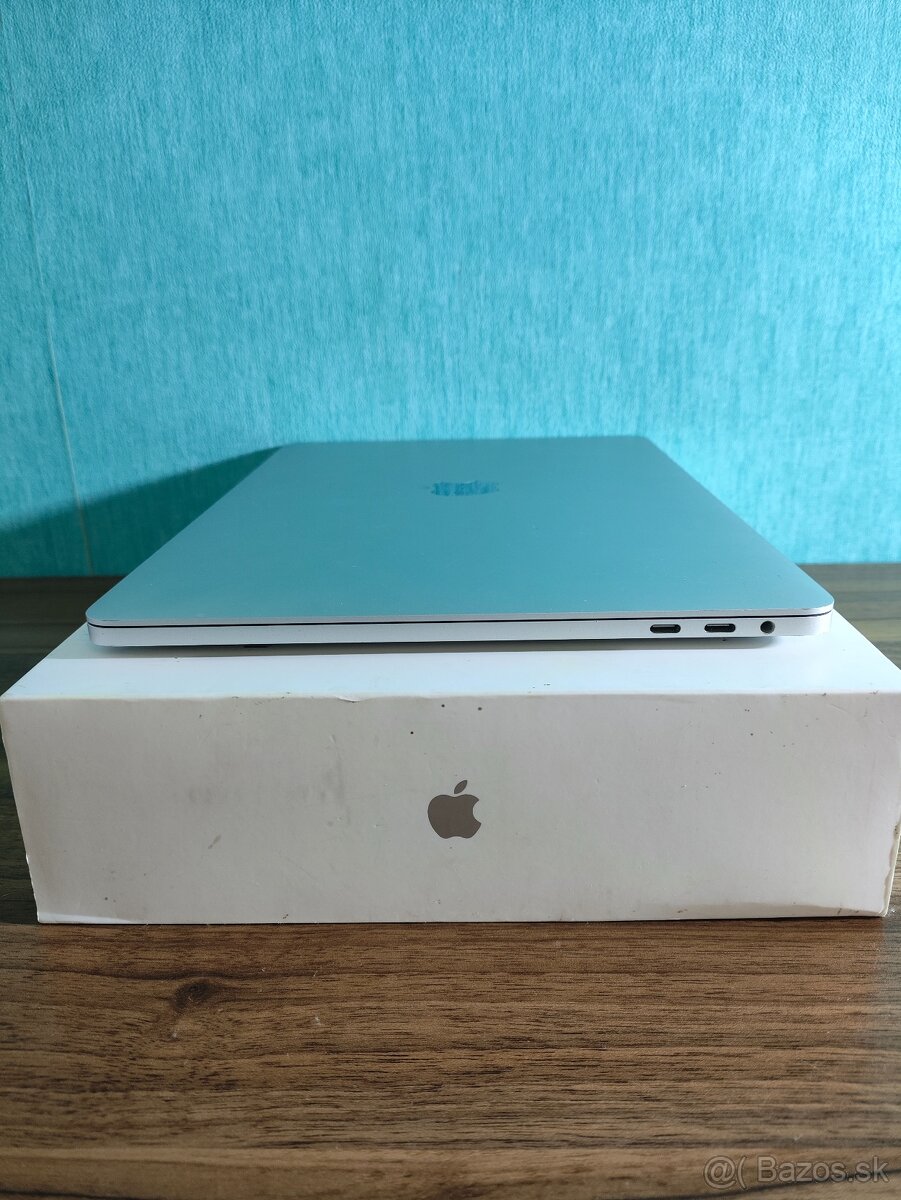 Apple MacBook Pro 13" Touch Bar | i5 • 8GB RAM • 512GB SSD - 9