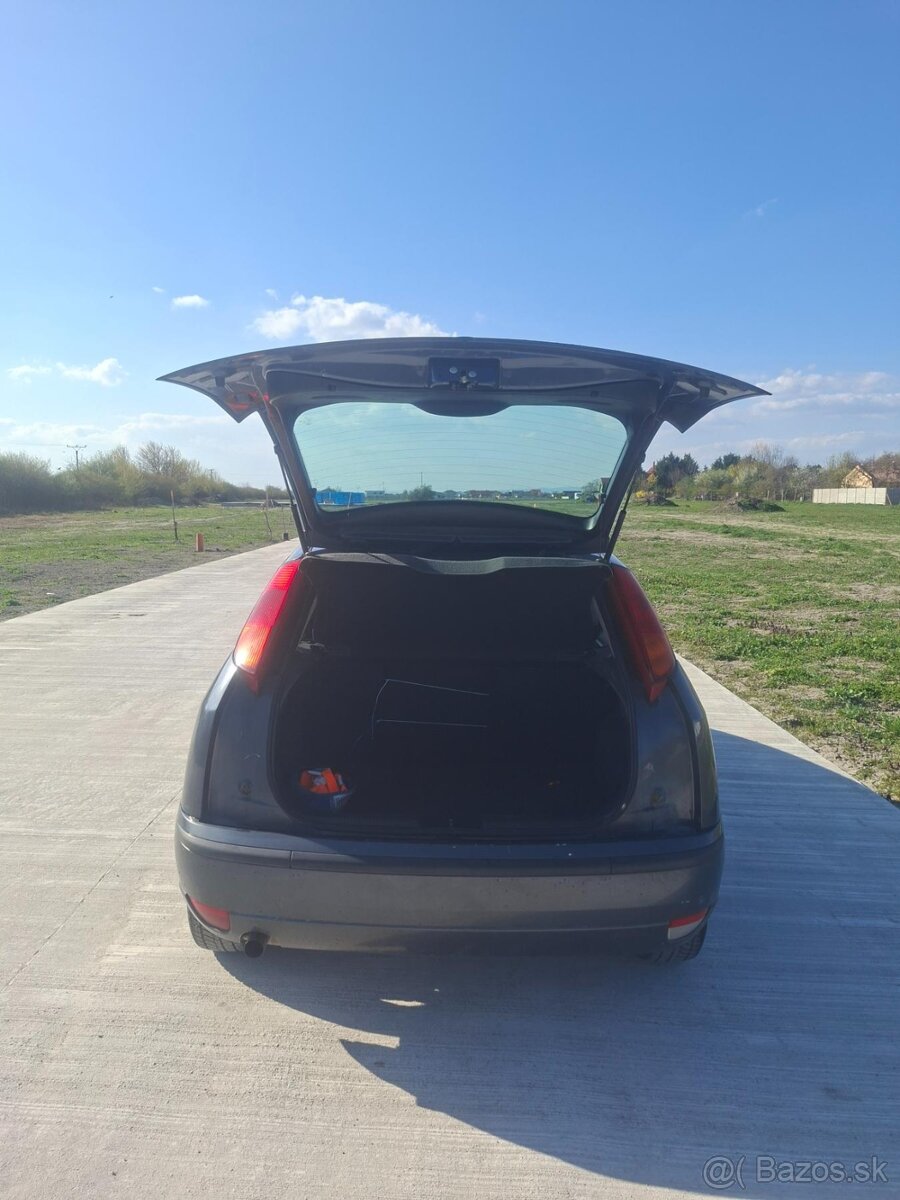Ford Focus 1.8 Rok 2003 · 296 350 km · 115 PS - 9