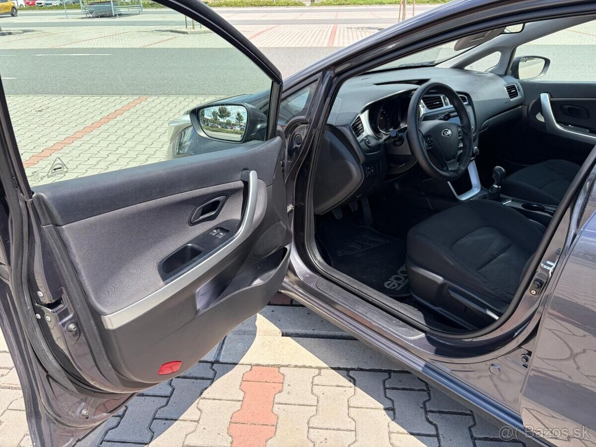 Kia Ceed 1.4 CVVT ČR 135t klima - 9