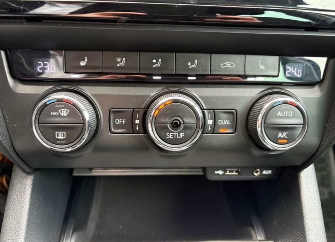 Skoda octavia Combi 2.0 tdi 4x4 110kw elegance - 9