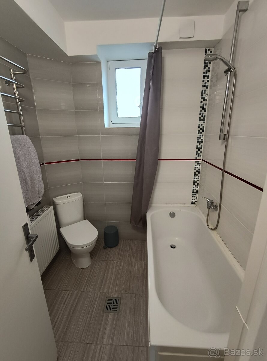 Na predaj ponúkam poschodový dom - 9