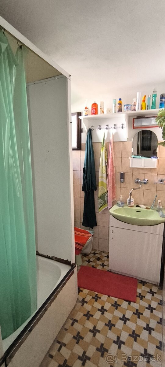 Predám celoročne obývateľnú murovanú vínnu chatu - 9