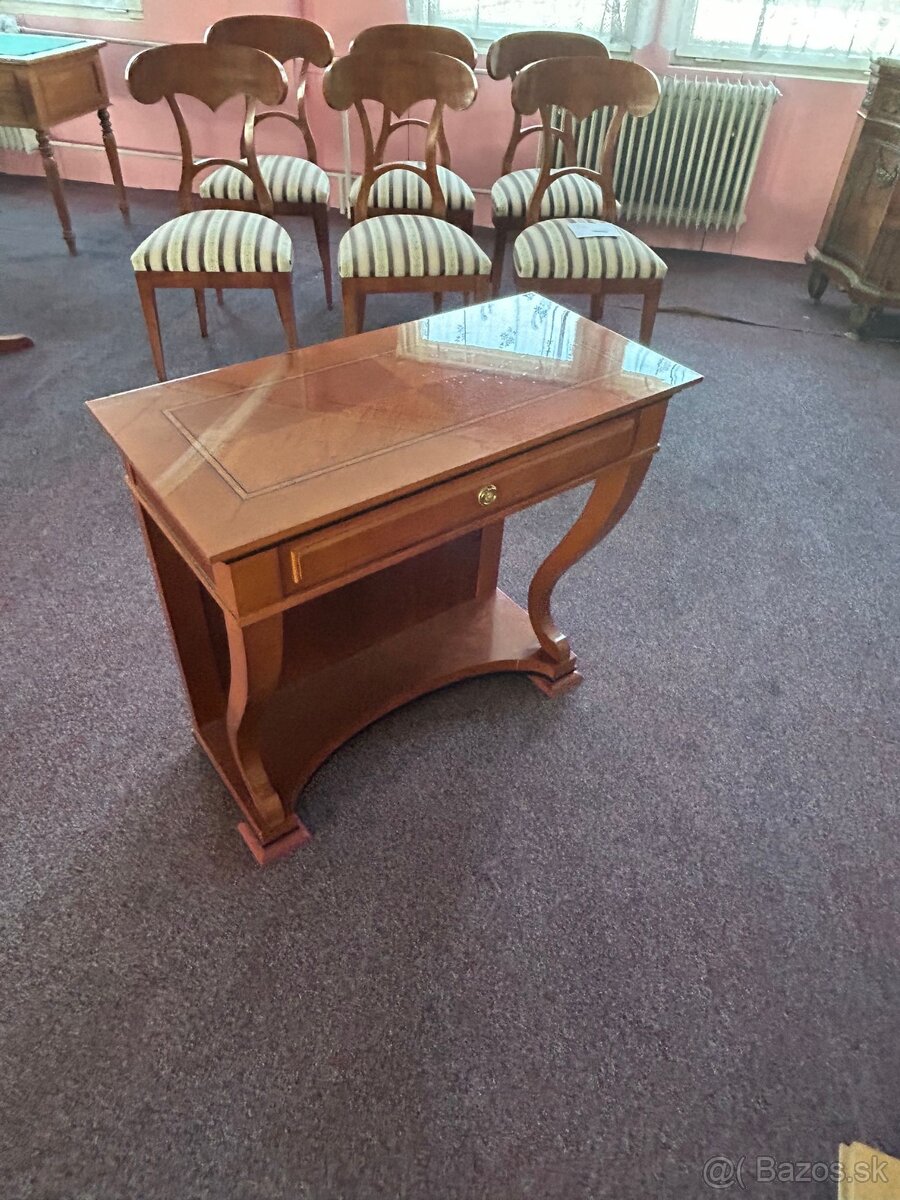 Starožitný nábytek - 9