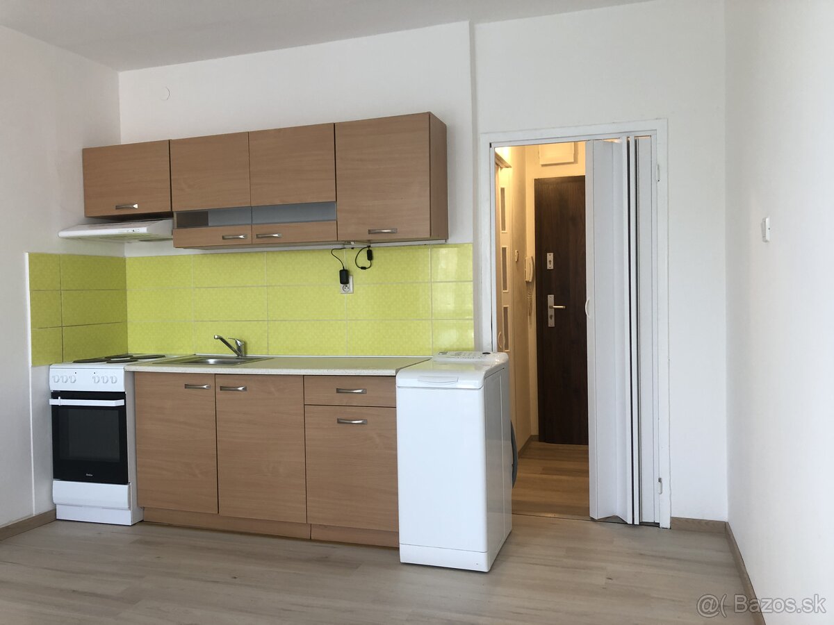 Prenajmem zrekonštruovaný svetlý 1-izbový byt v Skalici - 9