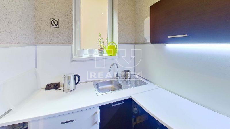 PRENÁJOM administratívnych priestorov 160m2 centrum... - 9