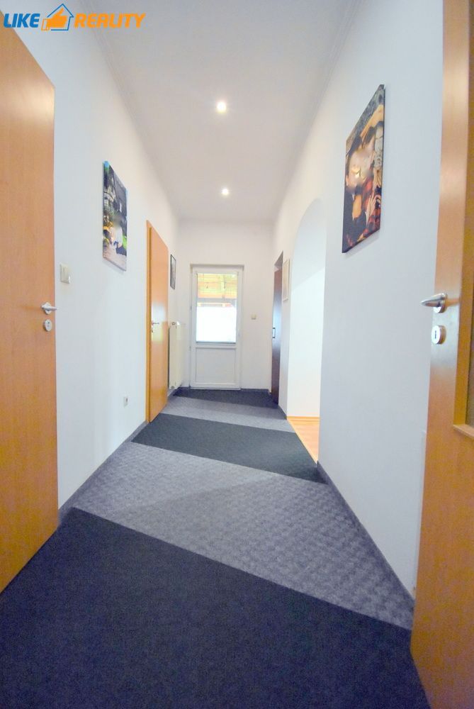 Zariadený rodinný dom s bazénom a vírivkou Vrútky - 9