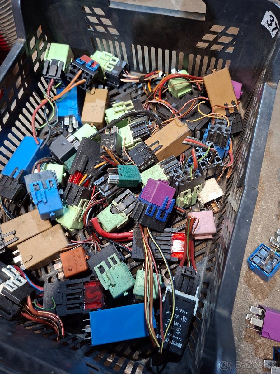 Tlačítka, vypínače, relatka bmw - 9