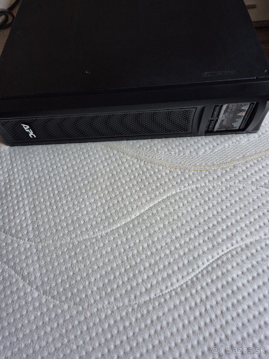 Záložný zdroj APC SMX1000i - 9