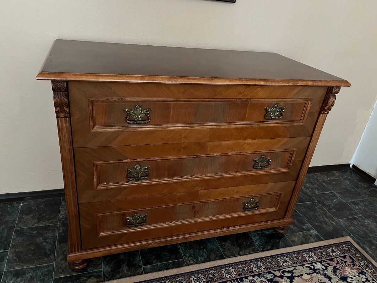 Elegantná, vysokokvalitná komoda - 9