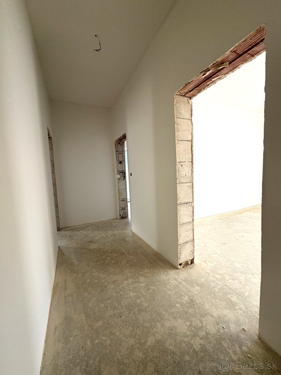 NA PREDAJ novostavba rodinného domu + pozemok 819m2 Vislanka - 9