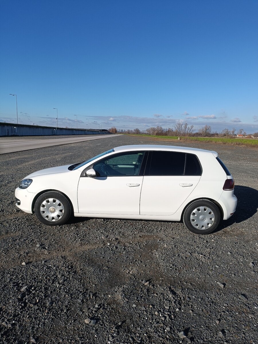 Predám VW Golf 1.2 TSI - 9