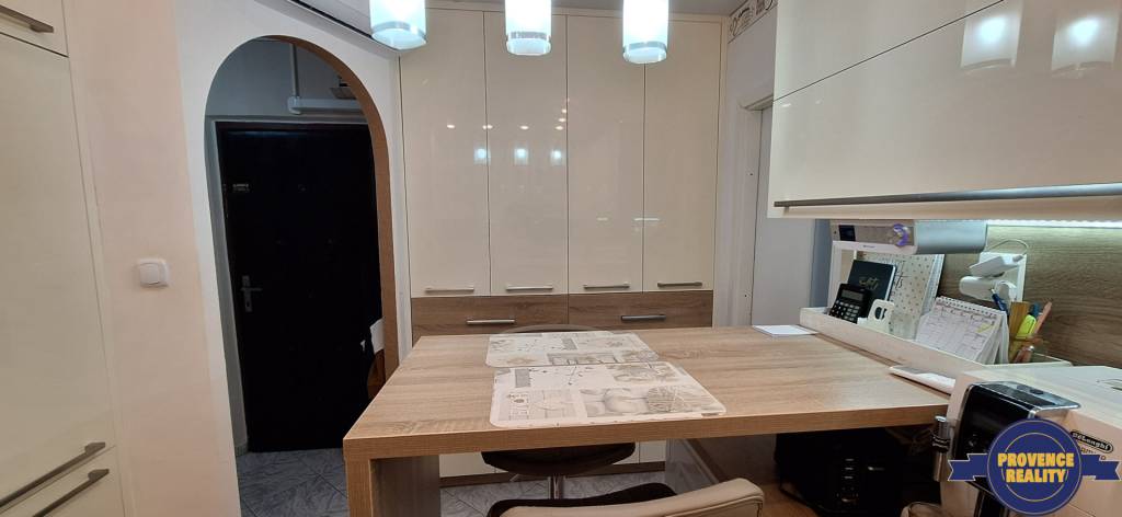 PREDAJ: 3 izbový útulný byt, kompletná rekonštrukcia - KOMÁR - 9