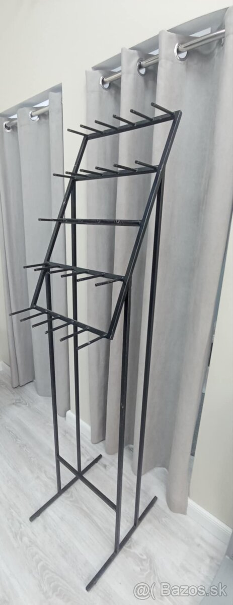 Lacno predám zariadenie do predajne - 9