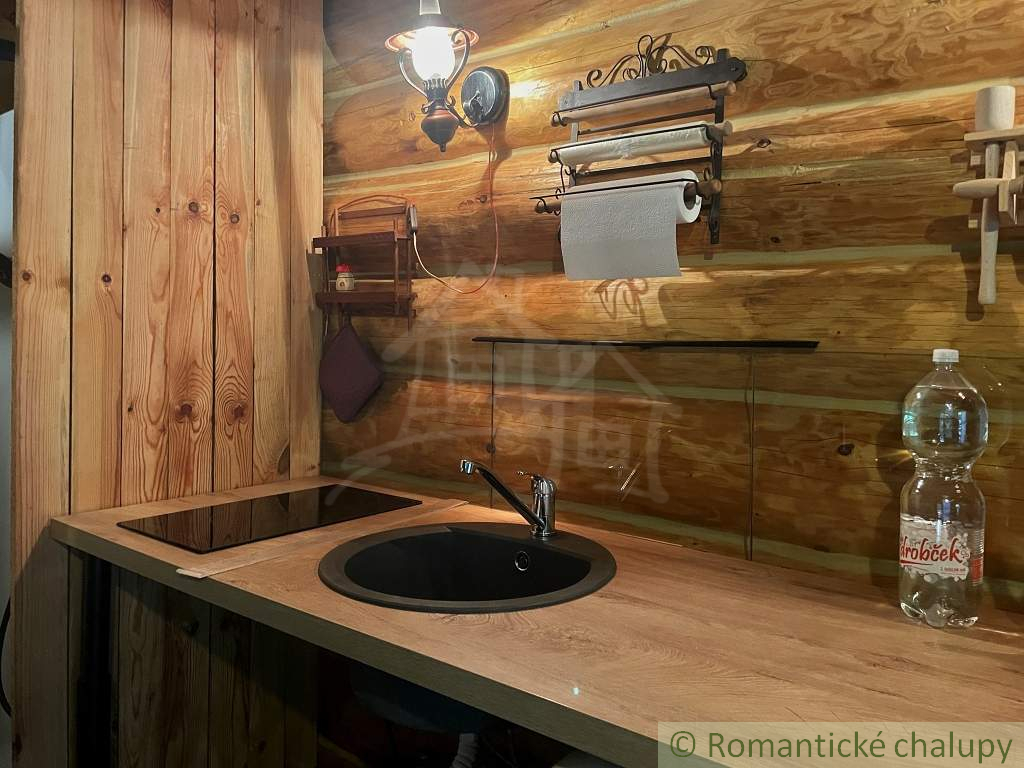 Kanadský zrub pod lesom neďaleko Košíc - 9