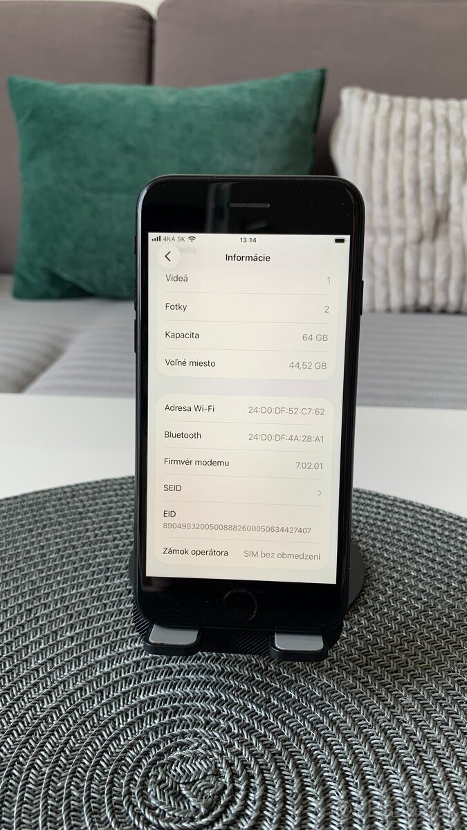 Apple iPhone SE 2020 Black, iOS 26 - 9