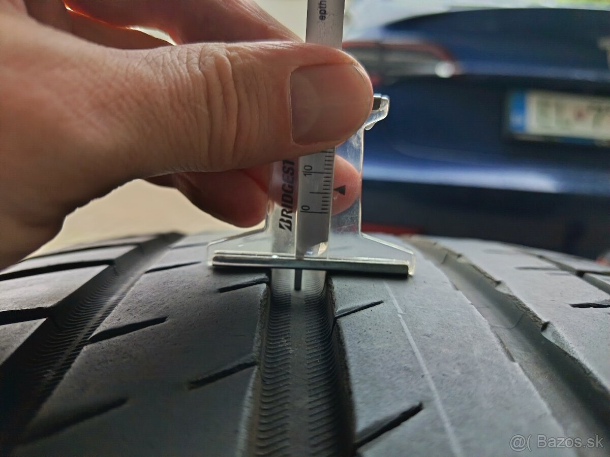 letne pneu Michelin 255/40 R20 - 9