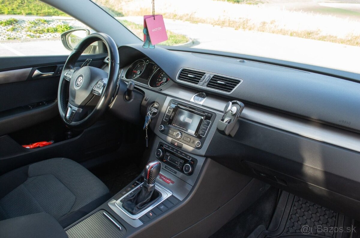 Volkswagen Passat B7 Combi 2.0 TDI DSG - 9