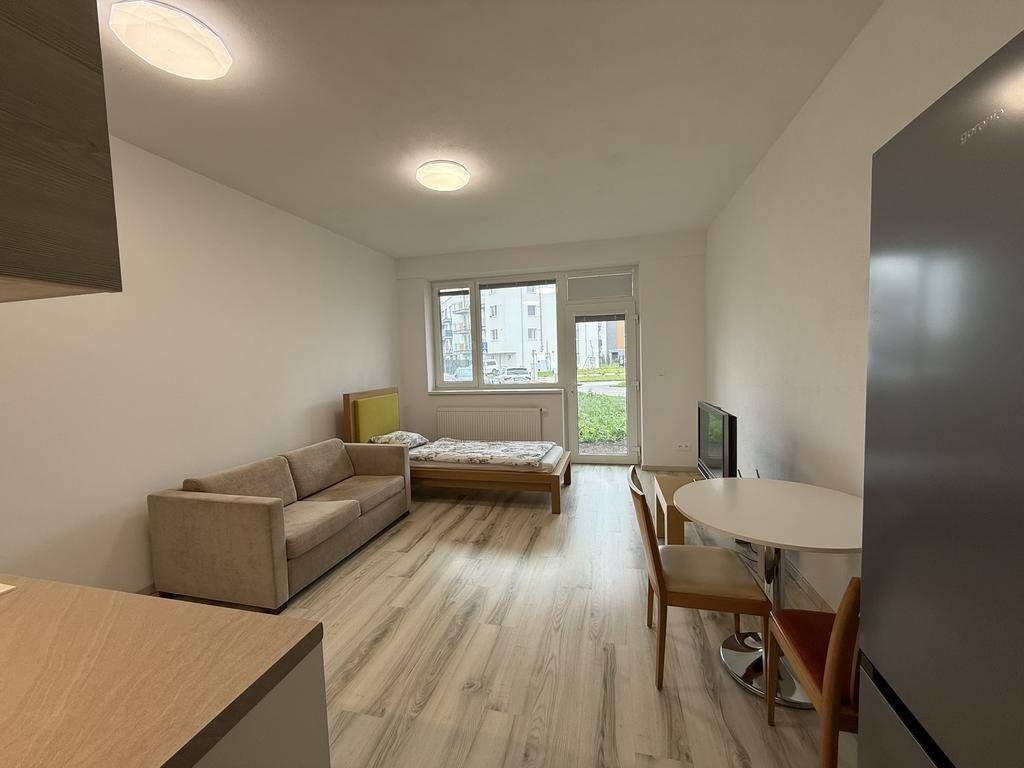 Nové zariadené 1iz., 2izb., 3izb. priestory s predzáhradkami - 9