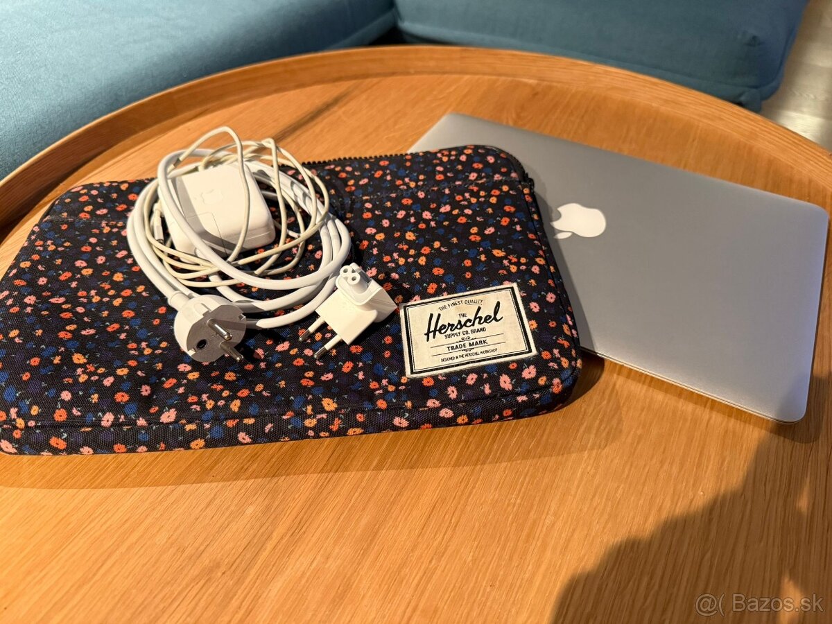 Apple MacBook Air 13-inch - 9