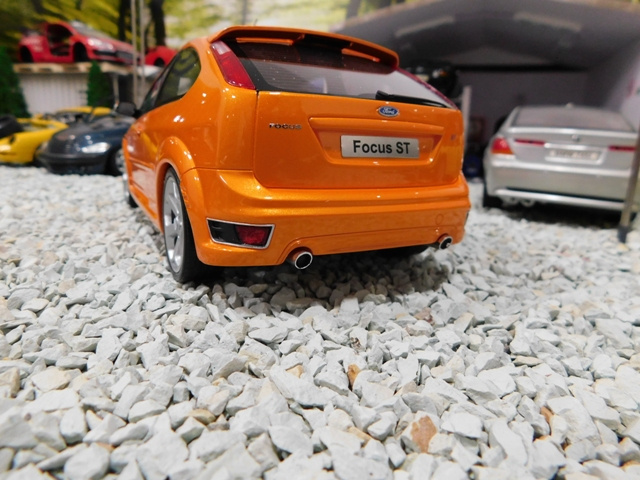 model auta Ford Focus ST Mk2 Otto mobile 1:18 - 9