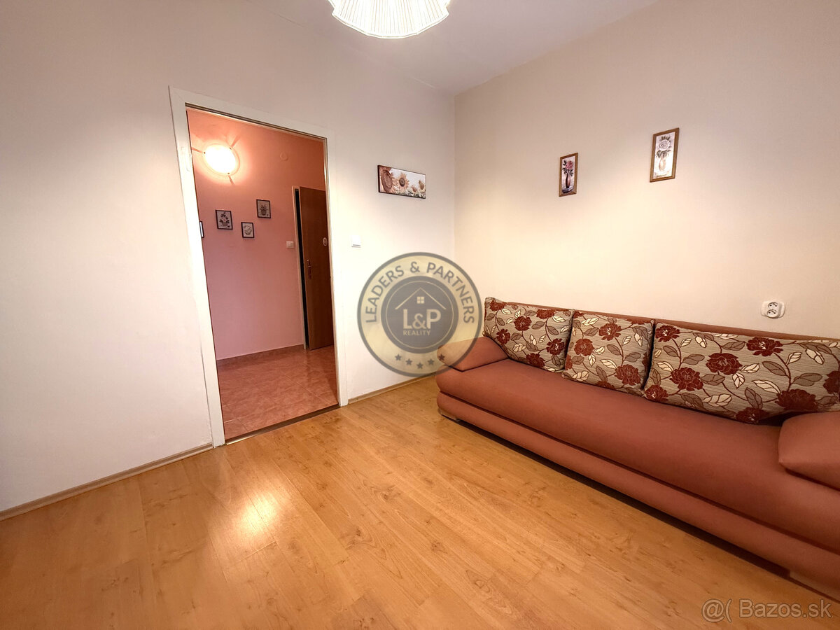 Na predaj 3iz. so zaskleným balkónom v Seredi - 9