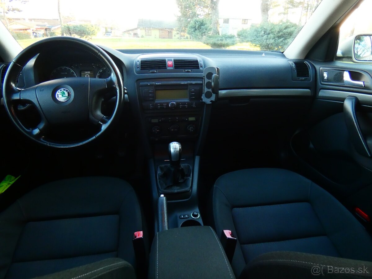 Škoda Octavia II Combi II 4x4 , Elegance - 9