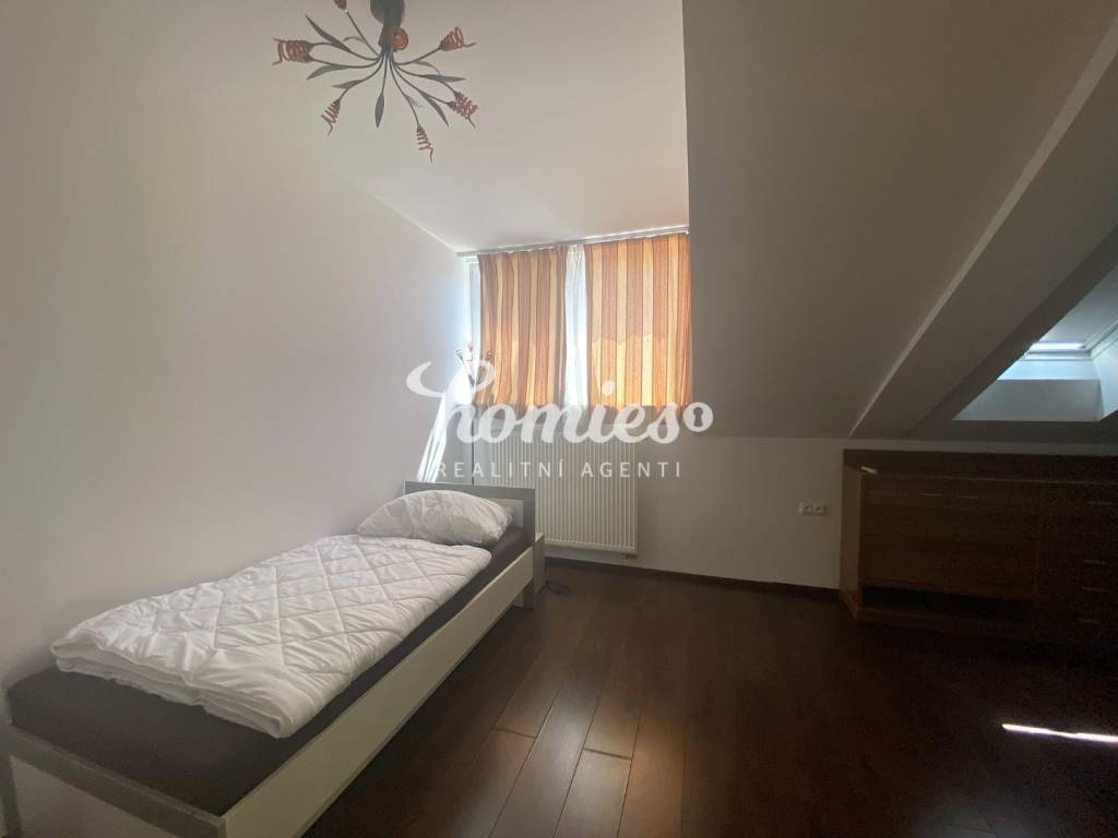 PRENÁJOM 4 izbový byt priamo v centre Nitry - 9