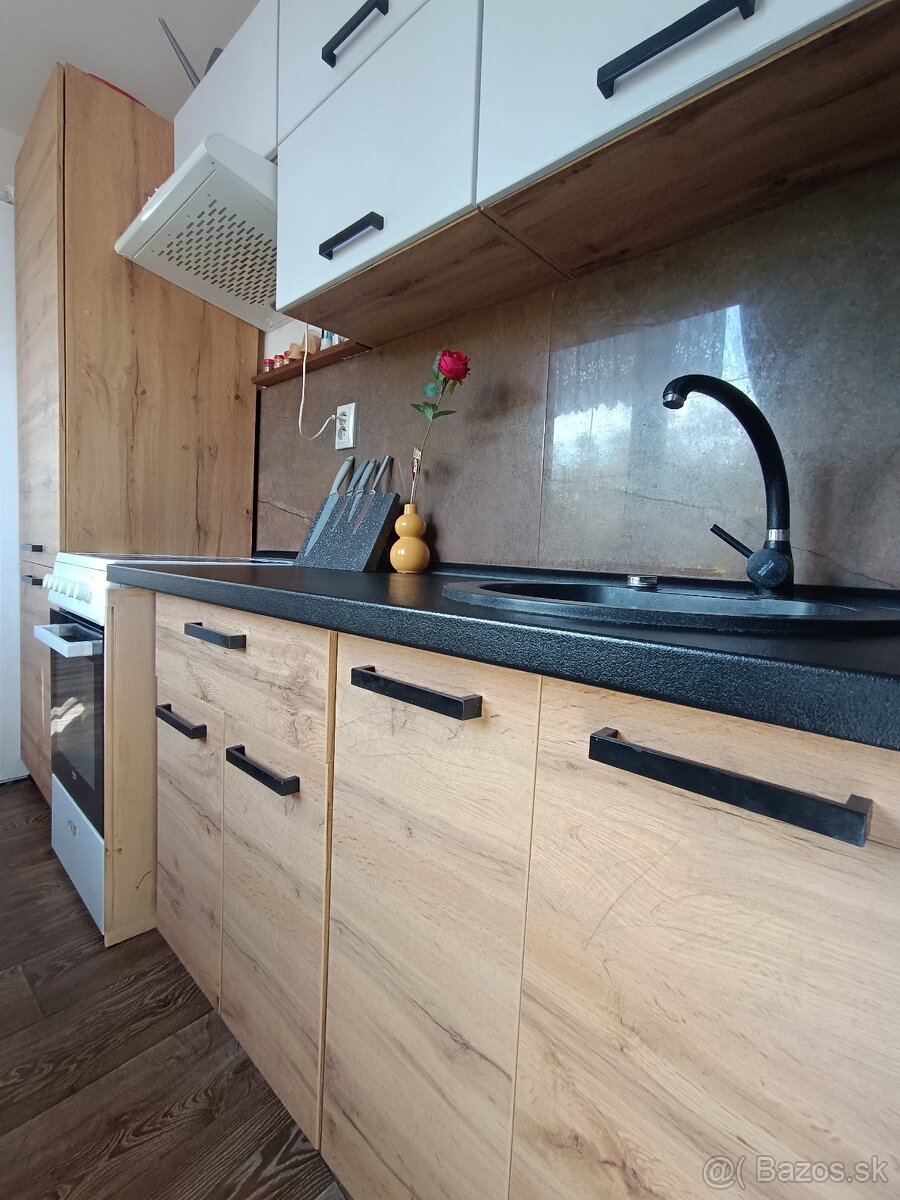 ZNÍŽENÁ CENA 3 izbový byt - Prof. Hlaváča Michalovce - 9