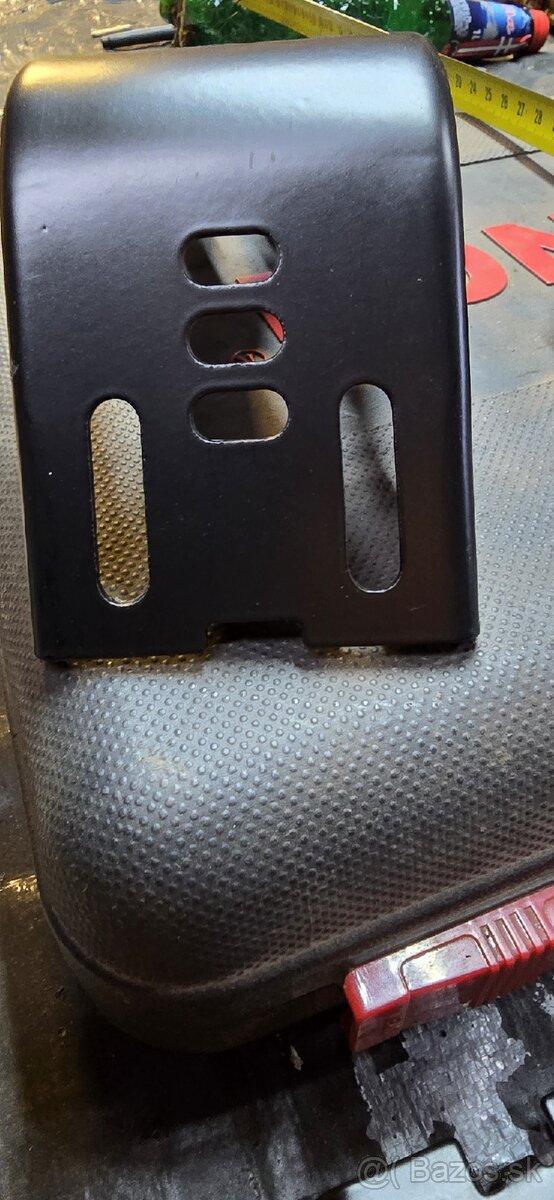 Stresny univerzalny drziak - 9