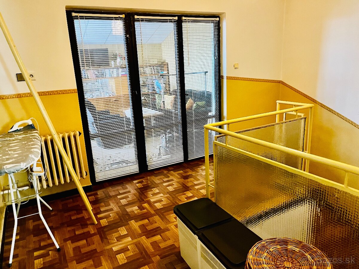 ZNÍŽENÁ CENA zdravý funkčný rodinný dom, 781m2, HE - 9