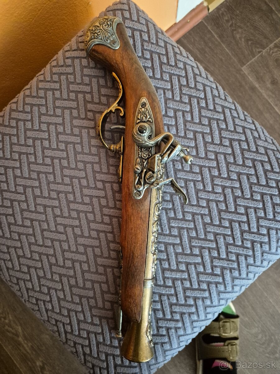 Repliky kresadlovych pištolí - 9