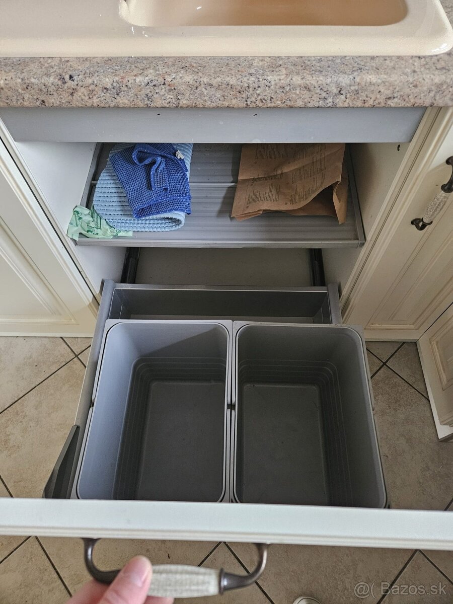 Moderná kuchynská linka so spotrebičmi - 9