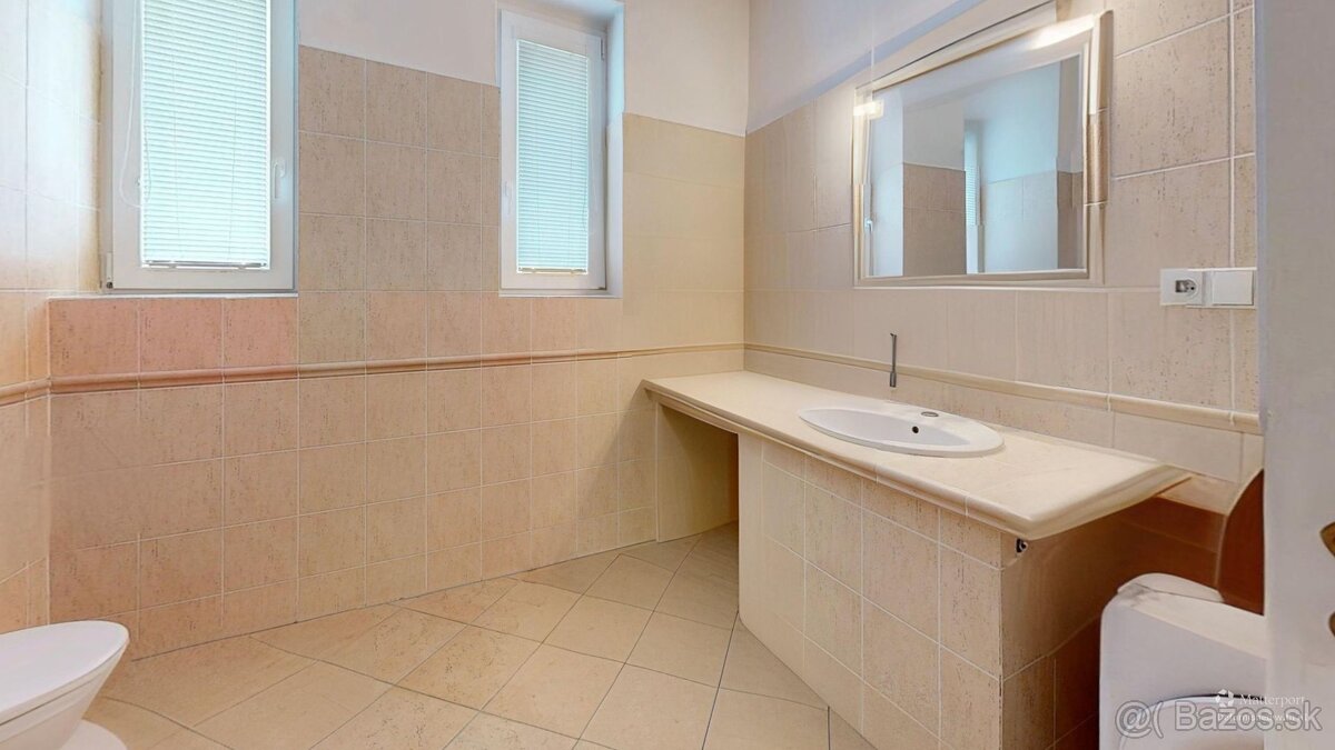 Rodinný dom s dvoma bytovými jednotkami a záhradou v obľúben - 9