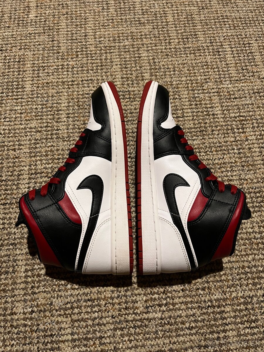 Nike Air Jordan 1 Mid - 9