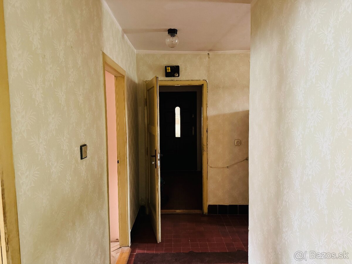 Výrazne znížená cena - 2 izbový byt na rekonštrukciu - 9