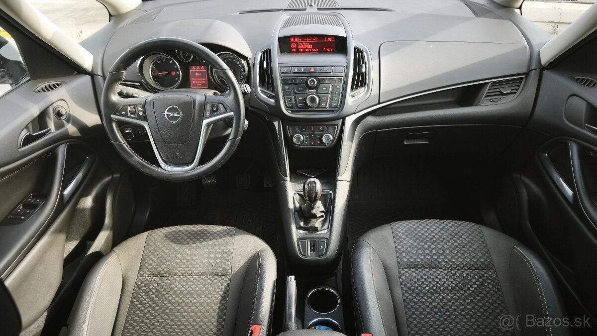 Opel Zafira Tourer Benzín LPG - 9