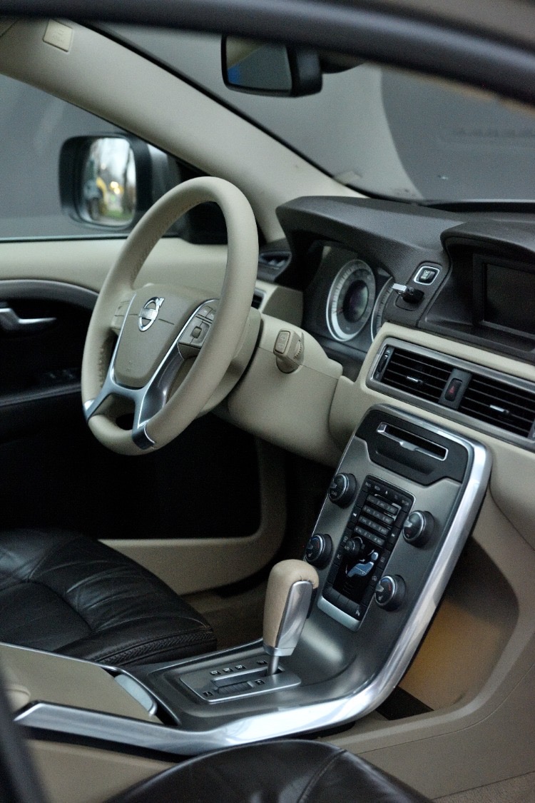 VolvoXC70 D4…A/T Summum.. - 9